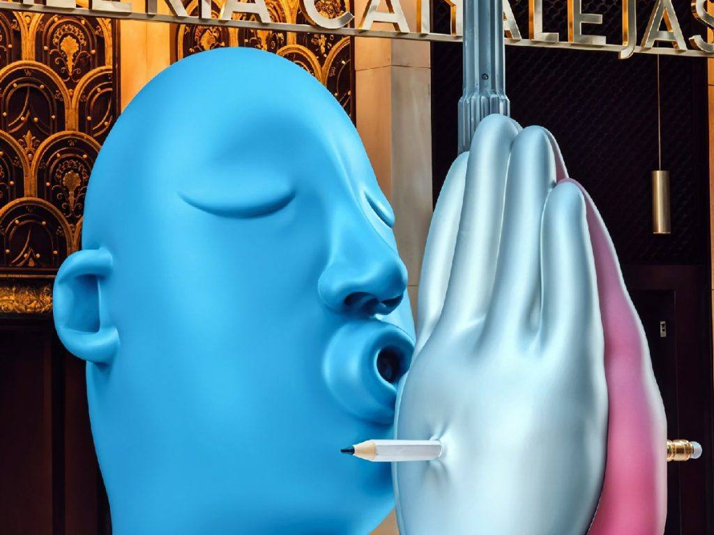 Rostro esculpido azul que sopla un lápiz a través de una mano, ilustración sobre IA y creatividad
